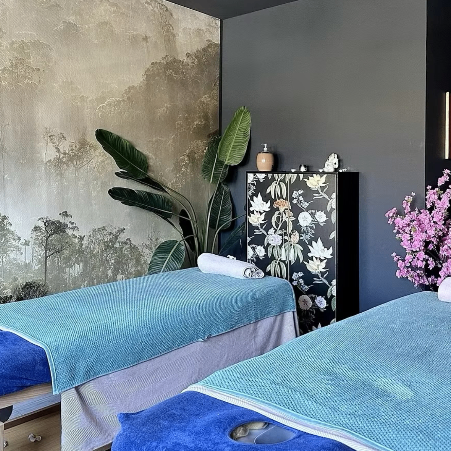 Espace de soin avec décor naturel